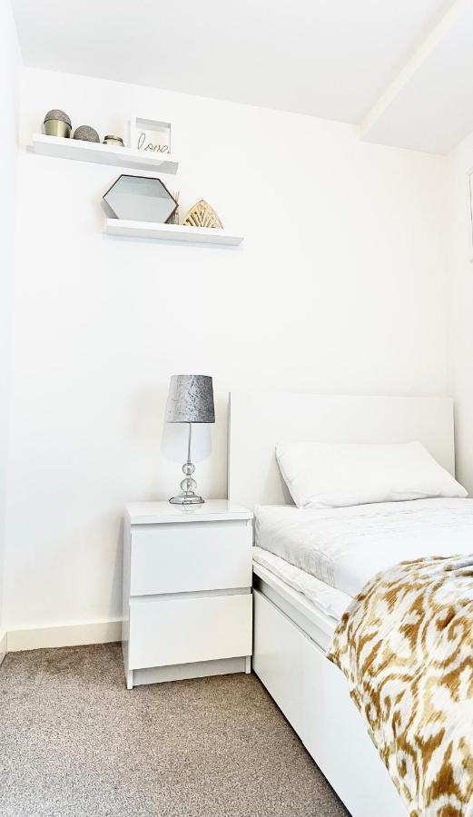 Lovely 2-Bedroom Condo With A Free Parking Birmingham Exterior foto